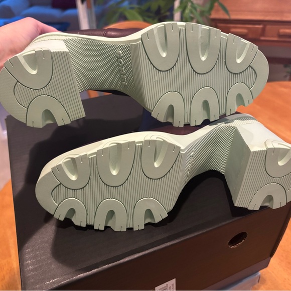 New with tags- Sorels - Picture 4 of 4